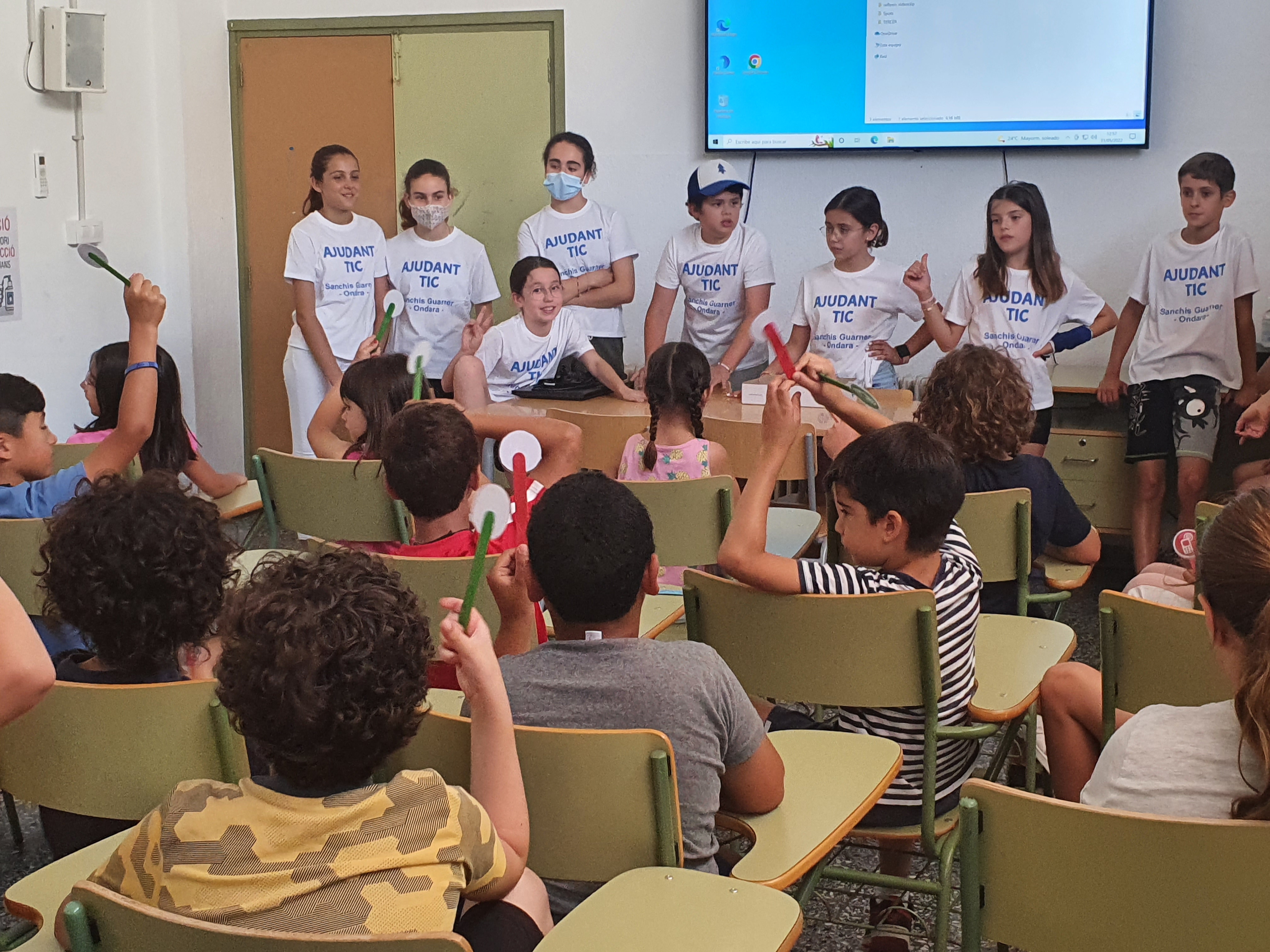 Entrevistamos a Raúl Lara, ssiewcroe y coordinador TIC del CEIP Sanghis GUarner, de Ondara (AAlicante) responssable del proyecto "Stop ciberbullying: buen uso de las TIC en Internet.